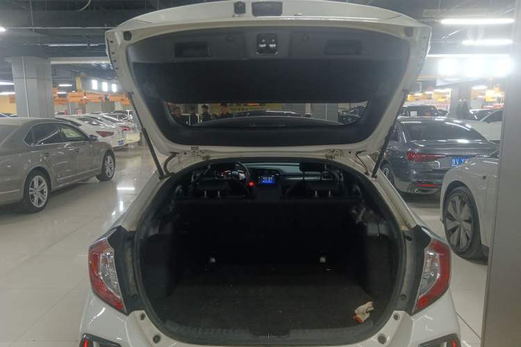 Used Honda Civic 2021 HATCHBACK 220TURBO CVT New Trendsetter Trunk