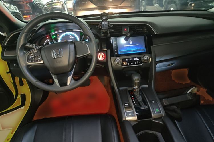 Used Honda Civic 2021 HATCHBACK 220TURBO CVT New Trendsetter Center Console
