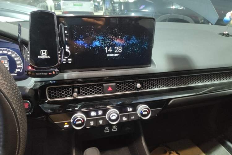 Used Honda Civic 2022 240TURBO CVT Dynamic Edition Audio And AC Panel