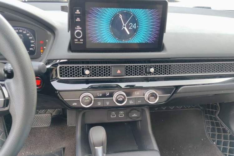Used Honda Civic 2022 240TURBO CVT Dynamic Edition Audio And AC Panel