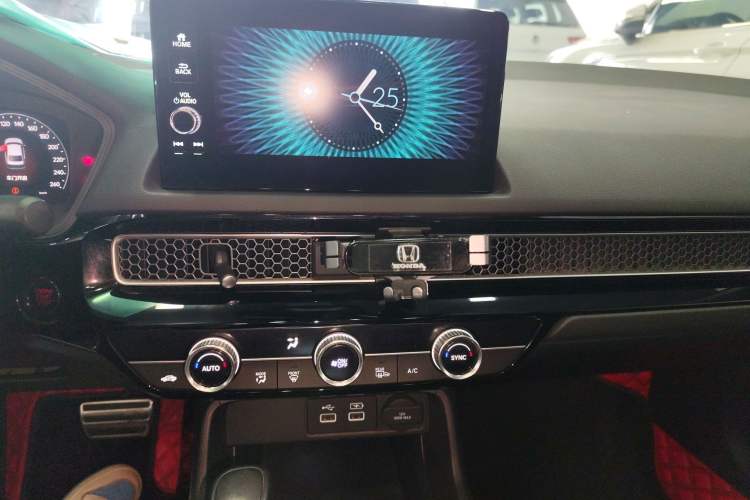 Used Honda Civic 2022 240TURBO CVT Dynamic Edition Audio And AC Panel