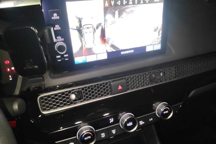 Used Honda Civic 2022 240TURBO CVT Dynamic Edition Audio And AC Panel