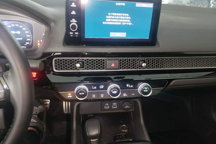 Used Honda Civic 2022 240TURBO CVT Dynamic Edition Audio And AC Panel