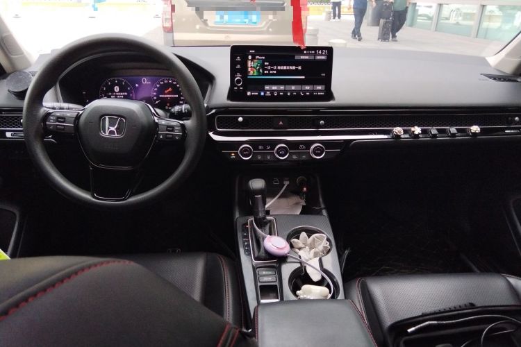 Used Honda Civic 2022 240TURBO CVT Dynamic Edition Center Console