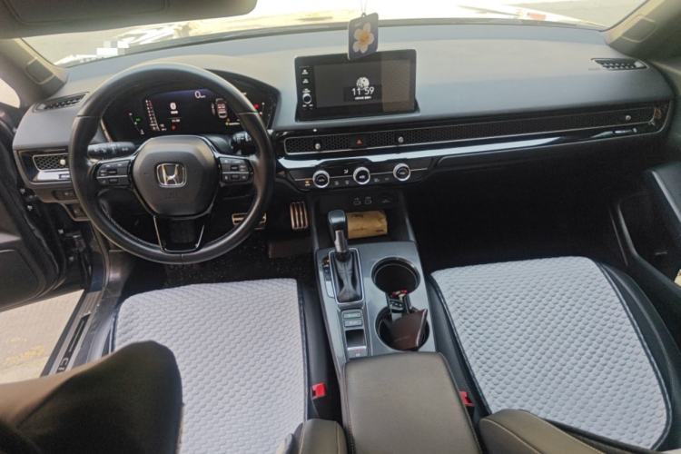 Used Honda Civic 2022 240TURBO CVT Dynamic Edition Center Console