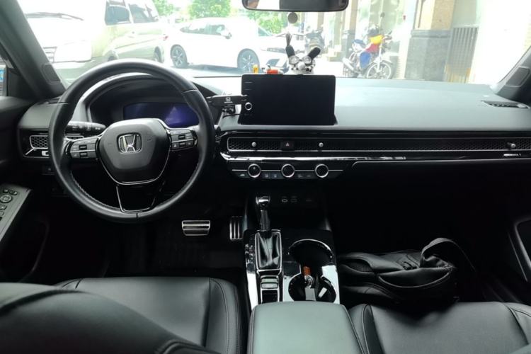 Used Honda Civic 2022 240TURBO CVT Dynamic Edition Center Console