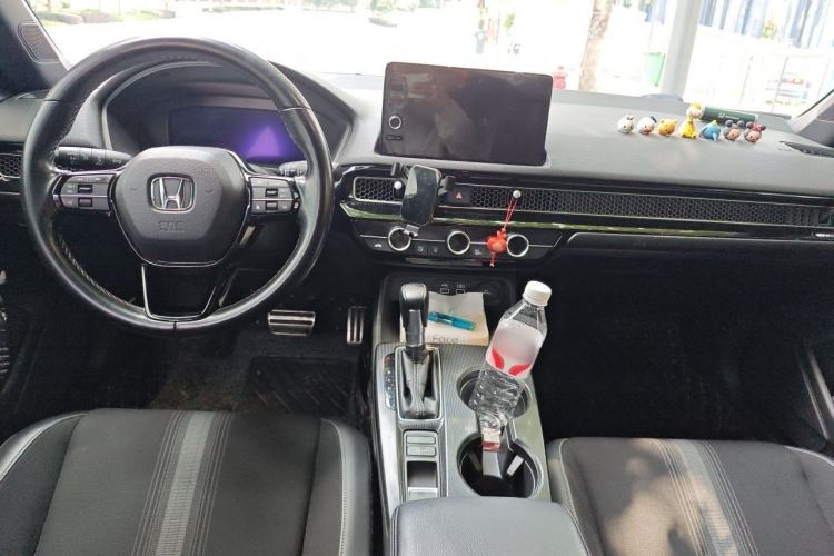 Used Honda Civic 2022 240TURBO CVT Dynamic Edition Center Console