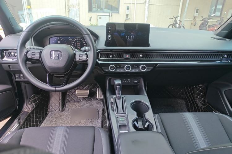Used Honda Civic 2022 240TURBO CVT Dynamic Edition Center Console