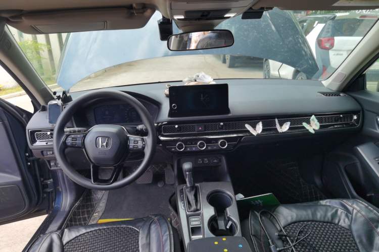 Used Honda Civic 2022 240TURBO CVT Dynamic Edition Center Console