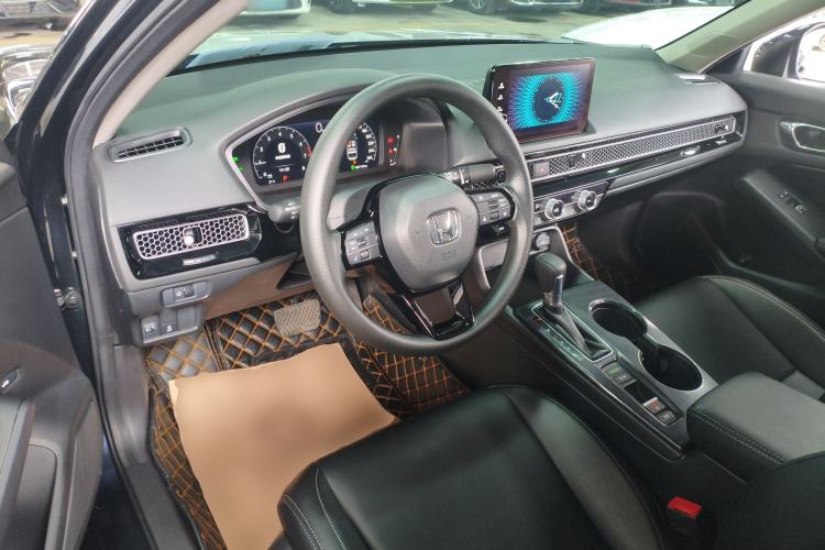 Used Honda Civic 2022 240TURBO CVT Dynamic Edition Center Console