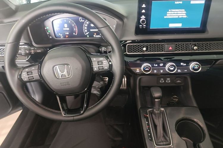 Used Honda Civic 2022 240TURBO CVT Dynamic Edition Center Console