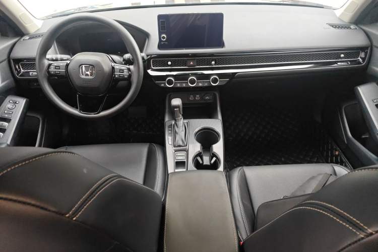 Used Honda Civic 2022 240TURBO CVT Dynamic Edition Center Console