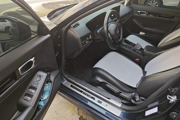 Used Honda Civic 2022 240TURBO CVT Dynamic Edition Driver Seat