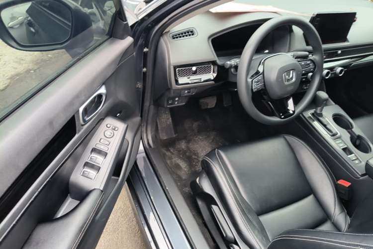 Used Honda Civic 2022 240TURBO CVT Dynamic Edition Driver Seat