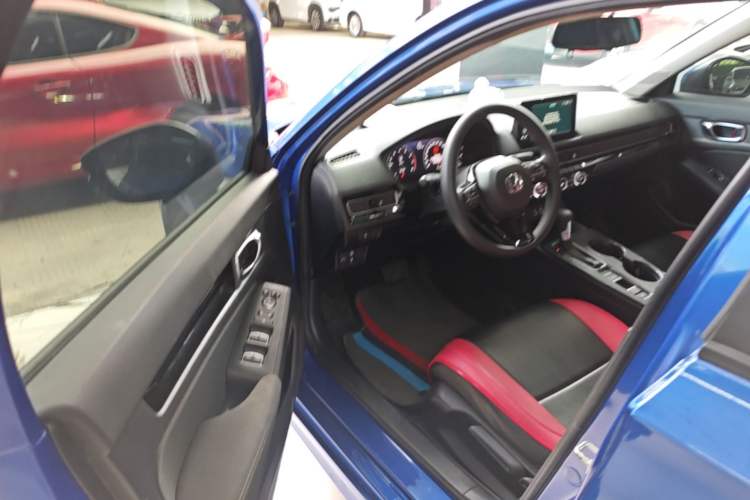 Used Honda Civic 2022 240TURBO CVT Dynamic Edition Driver Seat