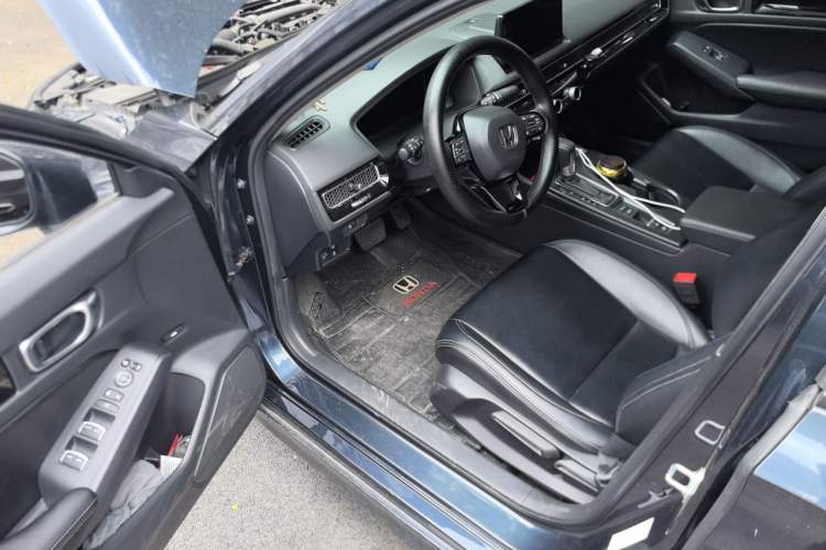 Used Honda Civic 2022 240TURBO CVT Dynamic Edition Driver Seat