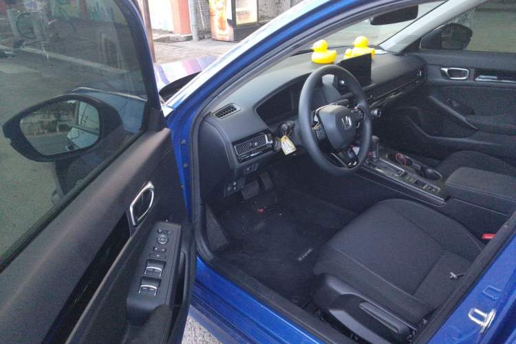 Used Honda Civic 2022 240TURBO CVT Dynamic Edition Driver Seat