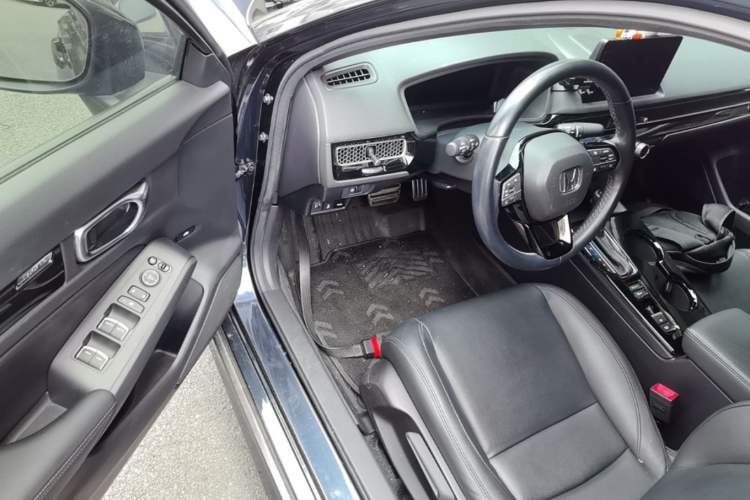 Used Honda Civic 2022 240TURBO CVT Dynamic Edition Driver Seat