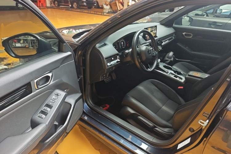 Used Honda Civic 2022 240TURBO CVT Dynamic Edition Driver Seat