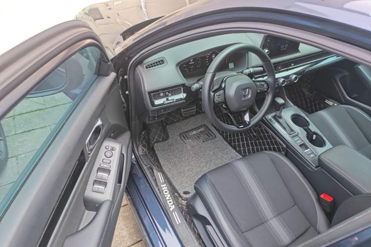 Used Honda Civic 2022 240TURBO CVT Dynamic Edition Driver Seat