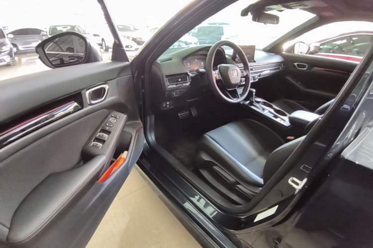 Used Honda Civic 2022 240TURBO CVT Dynamic Edition Driver Seat