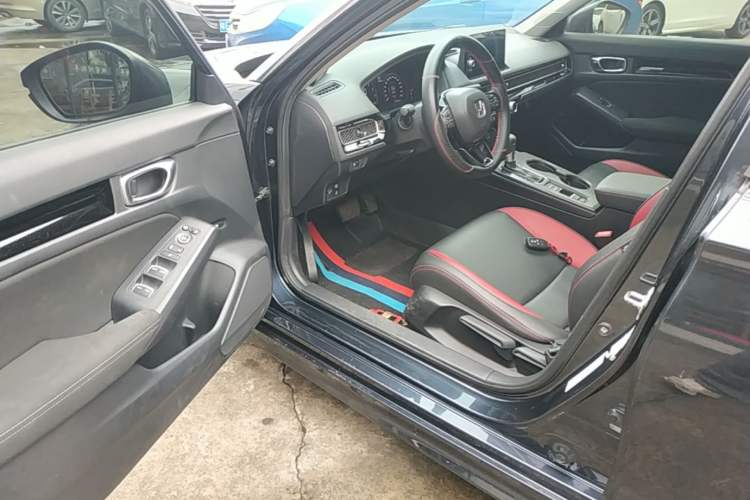 Used Honda Civic 2022 240TURBO CVT Dynamic Edition Driver Seat
