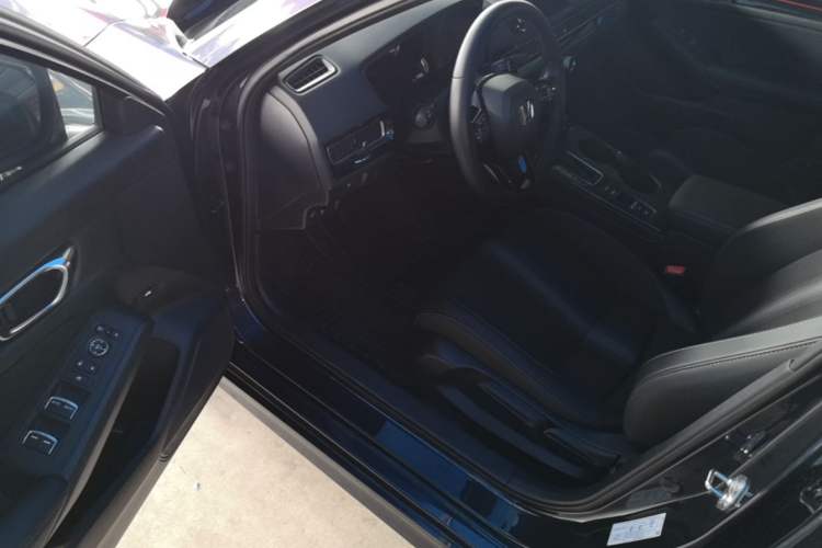 Used Honda Civic 2022 240TURBO CVT Dynamic Edition Driver Seat