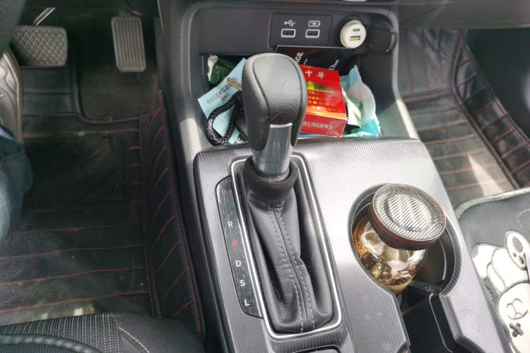Used Honda Civic 2022 240TURBO CVT Dynamic Edition Gear Lever