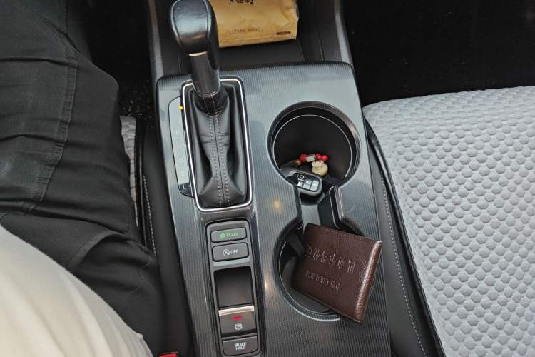 Used Honda Civic 2022 240TURBO CVT Dynamic Edition Gear Lever