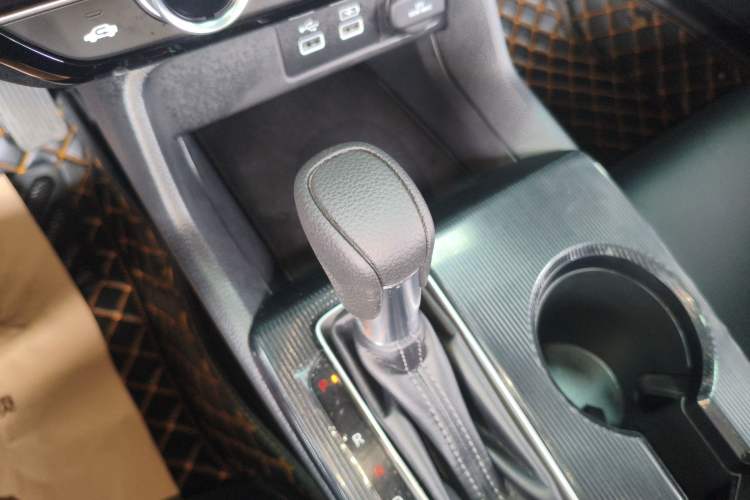 Used Honda Civic 2022 240TURBO CVT Dynamic Edition Gear Lever