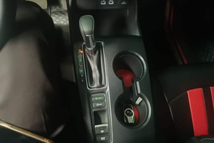 Used Honda Civic 2022 240TURBO CVT Dynamic Edition Gear Lever