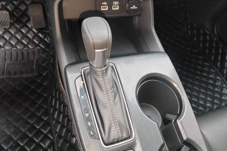 Used Honda Civic 2022 240TURBO CVT Dynamic Edition Gear Lever