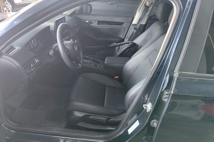 Used Honda Civic 2022 240TURBO CVT Dynamic Edition Left Front Seat