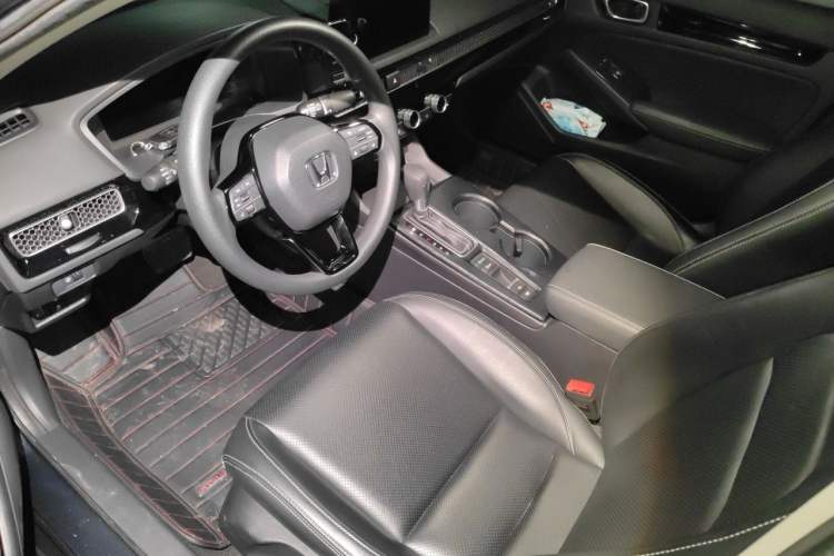 Used Honda Civic 2022 240TURBO CVT Dynamic Edition Left Front Seat