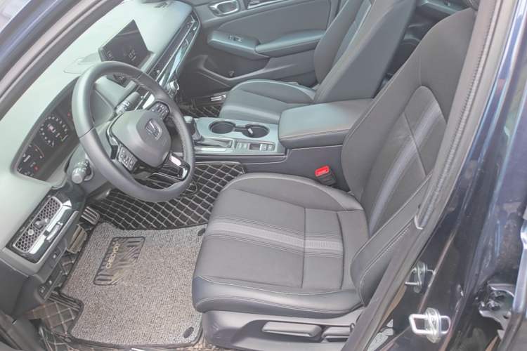 Used Honda Civic 2022 240TURBO CVT Dynamic Edition Left Front Seat