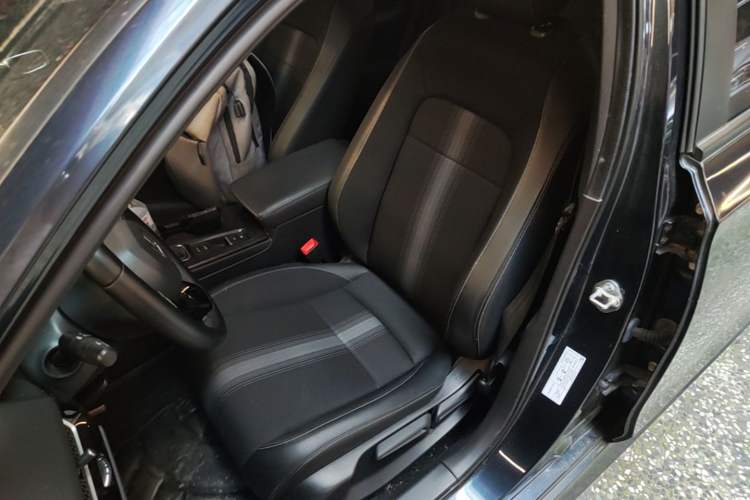 Used Honda Civic 2022 240TURBO CVT Dynamic Edition Left Front Seat