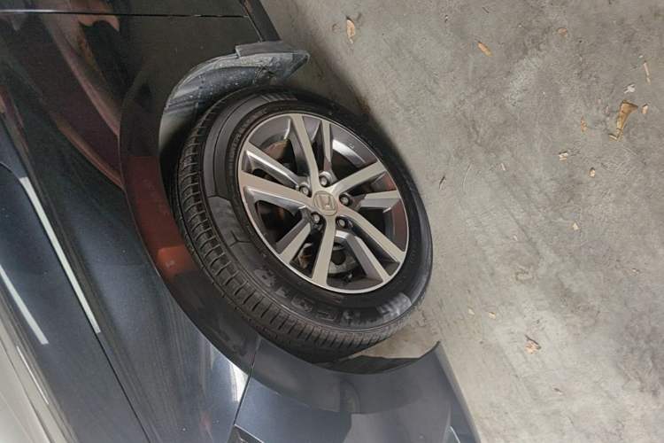 Used Honda Civic 2022 240TURBO CVT Dynamic Edition Left Front Wheel Hub