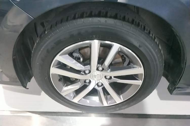 Used Honda Civic 2022 240TURBO CVT Dynamic Edition Left Front Wheel Hub
