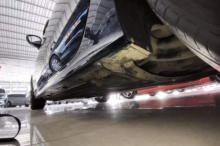 Used Honda Civic 2022 240TURBO CVT Dynamic Edition Left Side Sill