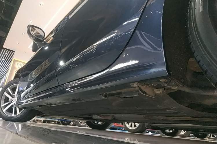 Used Honda Civic 2022 240TURBO CVT Dynamic Edition Left Side Sill