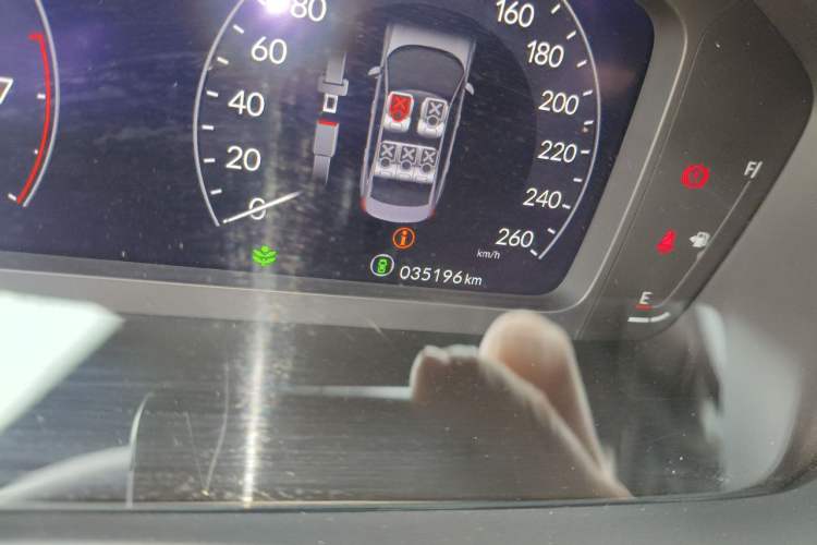 Used Honda Civic 2022 240TURBO CVT Dynamic Edition Odometer Close Up