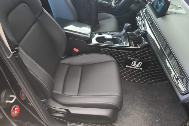 Used Honda Civic 2022 240TURBO CVT Dynamic Control Version Right Front Seat