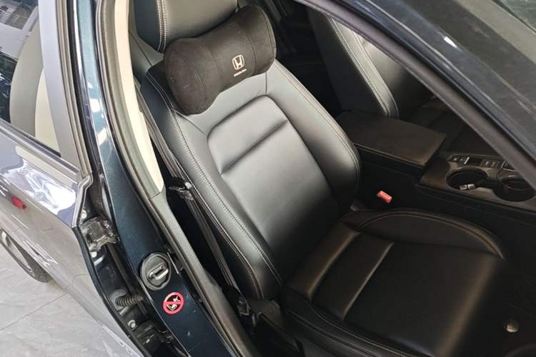 Used Honda Civic 2022 240TURBO CVT Dynamic Edition Right Front Seat