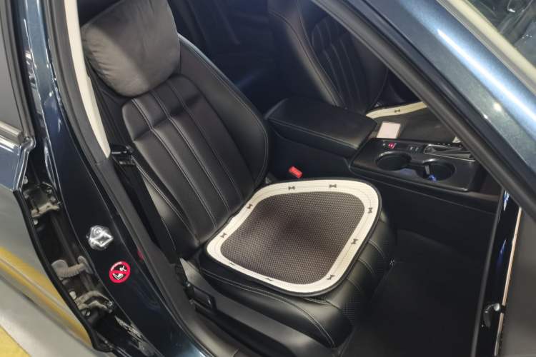Used Honda Civic 2022 240TURBO CVT Dynamic Edition Right Front Seat