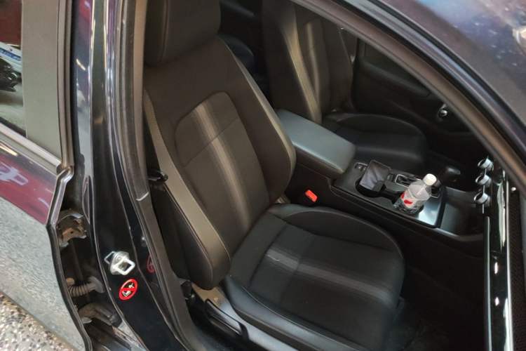 Used Honda Civic 2022 240TURBO CVT Dynamic Edition Right Front Seat