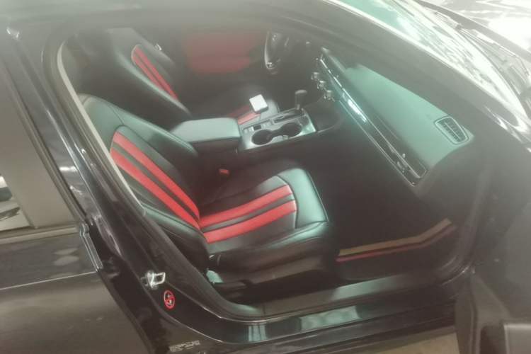 Used Honda Civic 2022 240TURBO CVT Dynamic Edition Right Front Seat