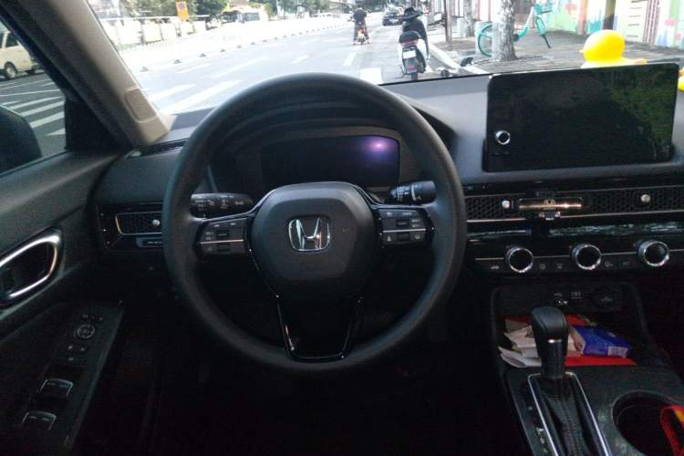 Used Honda Civic 2022 240TURBO CVT Dynamic Edition Steering Wheel
