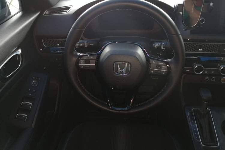 Used Honda Civic 2022 240TURBO CVT Dynamic Edition Steering Wheel
