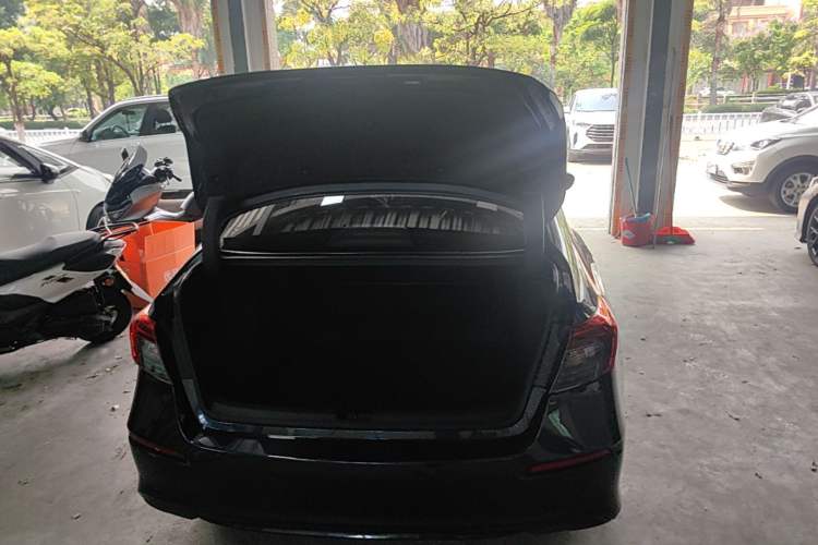 Used Honda Civic 2022 240TURBO CVT Dynamic Edition Trunk