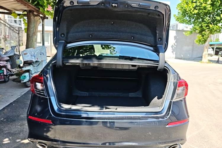 Used Honda Civic 2022 240TURBO CVT Dynamic Edition Trunk